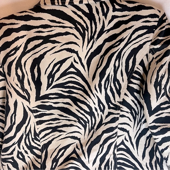 Silk land animal print blazer/jacket. Size large. Silk/cotton blend - Picture 12 of 12